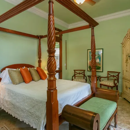 Villa Delfina- Private Beach! Spacious 5 Bedroom Villa in Lower Peter Bay! Отели в г. Сентрал