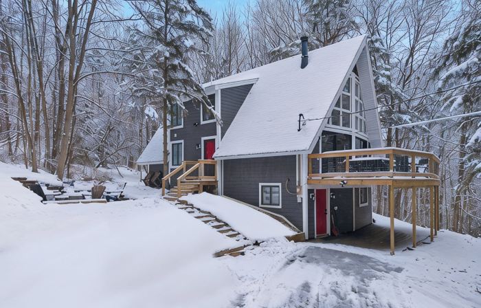 Stunning Ellicottville Hilltop Ski Chalet