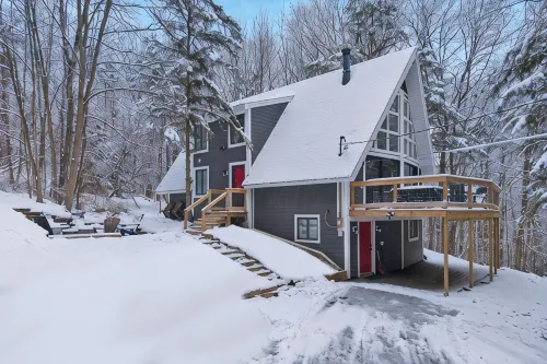 Stunning Ellicottville Hilltop Ski Chalet