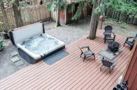 Near Sandy River~ Hot Tub, King Bed, XBOX, Game Room, BBQ, Family Friendly - 홈스테이