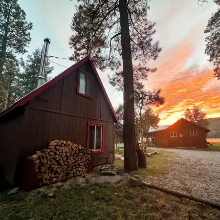 Croll Cabins-DeSpain Schoolhouse-#1 on Vallecito Lake. Newly Renovated!