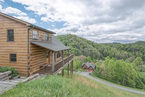 Blue Moon Lodge, Beautiful Views, Hot Tub, Firepit, 15 Mins from Boone