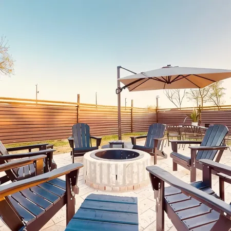 Lupita’s Casita Cozy, Spacious Yard, Sleeps 10, Pets OK, Fire Pit & Patio