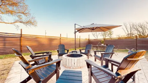 Lupita’s Casita Cozy, Spacious Yard, Sleeps 10, Pets OK, Fire Pit & Patio - Wi-Fi