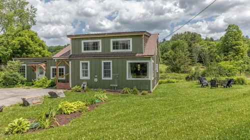 Charming Large 6-bedroom farmhouse in Stowe Lower village with Soaking tub - 4-Star