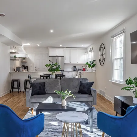 Near Ravinia and Navy Base, charming 3-bedroom house in peaceful Highland Park