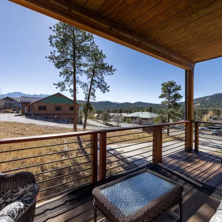 Bright & Spacious Modern Home • Mountain Views  • Lic: 331222