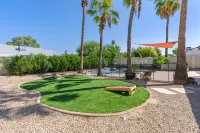 Oasis Phoenix Private Pool, HOT TUB, Corn Hole, BBQ, Fire Pit and Games - Private Pools