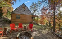Picturesque 3-bedroom Cabin Hideaway in a wooded setting with a lake view!