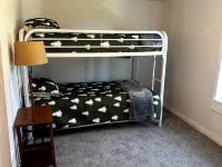 Cozy retreat near Sandpoint, Idaho. Close to Downtown, the lake and skiing. Hotels in Ponderay