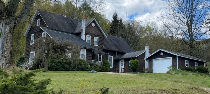 Scenic 4-bedroom Farm House, Tree Farm & Arboretum with trails in Sugar Grove Hotels in Warren County