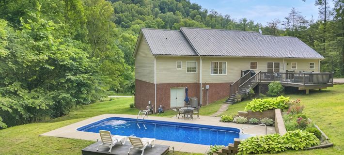 Hatton Hideaway at Red River Gorge! Pool / Hot Tub / Arcade Game Room Hotels in Powell County