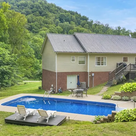 Hatton Hideaway at Red River Gorge! Pool / Hot Tub / Arcade Game Room