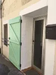 Superb modern studio in typical neighborhood