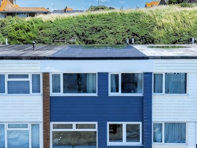 Seaside Escape: Warm & Cosy Winter Getaway by the Sea