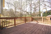 Beautifully Renovated 4-Bed, 3-Bath Family Home with Modern Finishes in Decatur - Wifi
