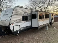 Cozy 2-bedroom RV with WiFi, AC, in charming Broken Bow - 2-Star