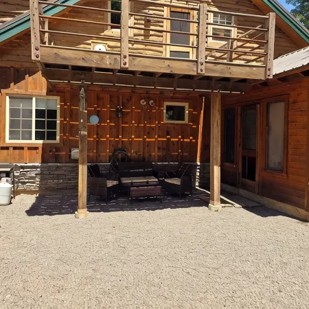 Private Cabin on Beautiful River! Enjoy the popular Paiute ATV Trail.