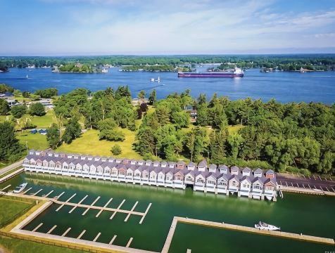 Waterfront Luxury Boathouse Villa in 1000 Islands - Alexandria Bay
