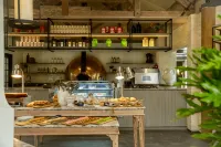 Novus Giri Puncak, Resort & Spa - 조식 운영