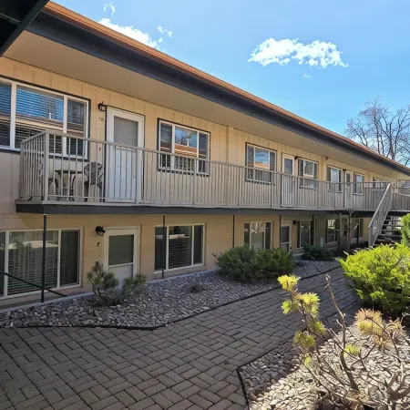 Charming furnished 2-bedroom, 1 bath apartment with WiFi, AC in lovely Kalispell