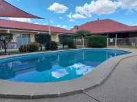 Emerald Explorers Inn