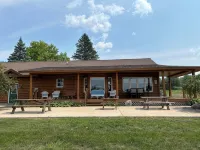 Cozy cabin. Boyne Falls, MI. Pet friendly. Sleeps 10. Full amenities. Views.