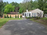 The Ash House @ Glen Lake1 mile from Six Flags theme park & The Factory Outlets
