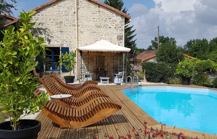CHARMING COTTAGE WITH TERRACE OVERLOOKING THE COUNTRYSIDE