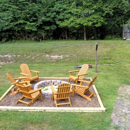 5Min to Lake, 20Min to NRG, Hot Tub, Fire Pit, BBQ. Quiet&Secluded. Pet Friendly