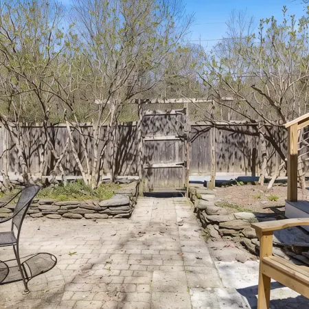 4-minutes to Sugarbush, steps to Warren Village!