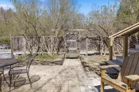 4-minutes to Sugarbush, steps to Warren Village!