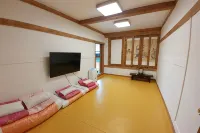 Bukchon Sohyeondang Hanok Stay - Pensions