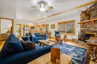 Lovely, One-Story Cabin in a Serene Mountain Country Club - Golf, Fish, and Ski - Chalets