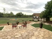 Quiet tree lined street, 1 minute from downtown Boerne - con encanto