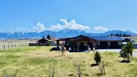 Modern Dog Friendly Paradise Valley Home near Yellowstone NP & Chico Hot Springs