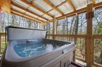Romantic Red River Gorge Cabin w/ Hot Tub, Pond Views & Dog Friendly
