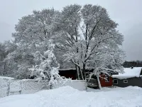 Perfect location for a Pictured Rocks adventure. Snowmobiles & trailers welcome.