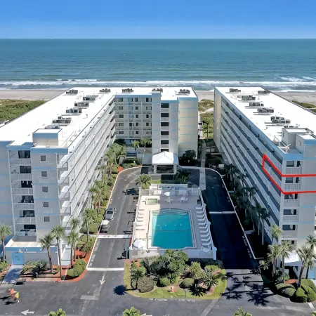 Stylish w/ Ocean View and 2 Balconies, Heated Pool, Centrally Located