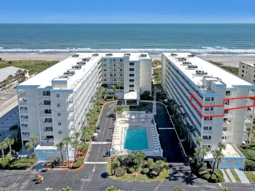 Stylish w/ Ocean View and 2 Balconies, Heated Pool, Centrally Located - Parvekkeita