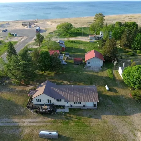 A Stone's Throw from Lake Superior, the bay and downtown pet friendly