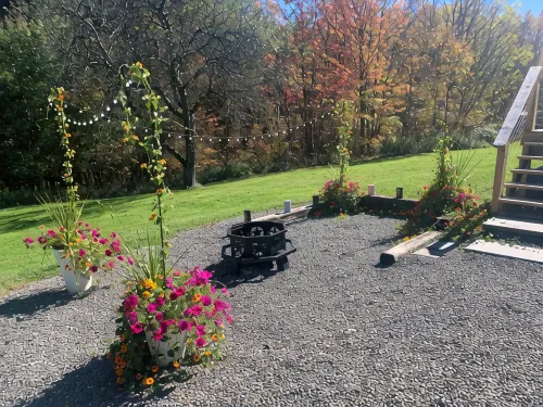 Charming 2-bedroom home in quaint Newfield with WiFi