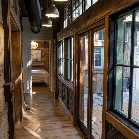 Log Cabin Once Owned by Johnny Cash, Short Drive to Nashville Sleeps 6