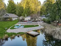Lakefront Haven: Lakeland Village Golf! - 3-Star