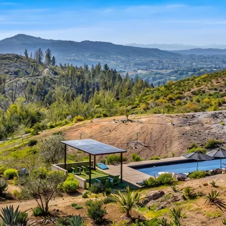 Wine Country Retreat between Sonoma & Napa Valleys