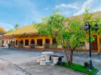 Srisupawadee Resort Отели рядом с достопримечательностью «Вагхор Бич»