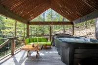 Cozy Couples Cabin/Private & Secluded/Hot Tub/Fire Pit/Hillside View - Romantic
