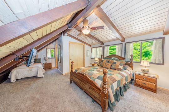 Spacious, 3BR/3Ba, A/C, EV charger, game room, pool table, 2 miles from Yosemite