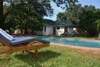 Kamunjila Lodge - Pool