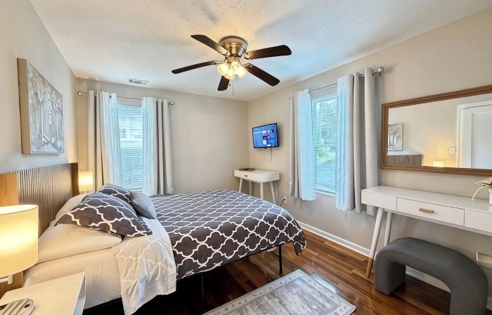 Immaculate Private Home w/Visiting Deer & Parking